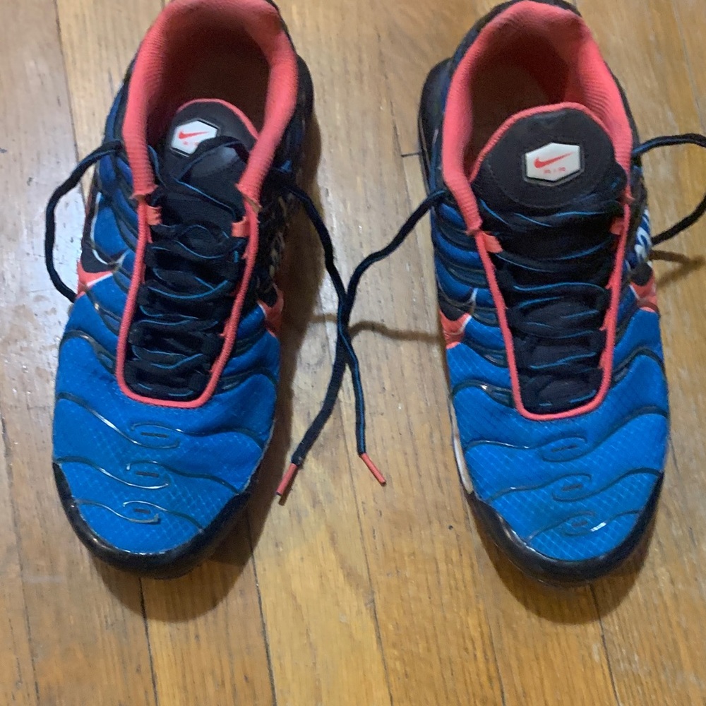Nike Black and Blue Athletic Shoes
